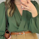 Blusa Feminina Manga Longa Decotada Transpassada Corte V Elegante no Punho e Cintura.